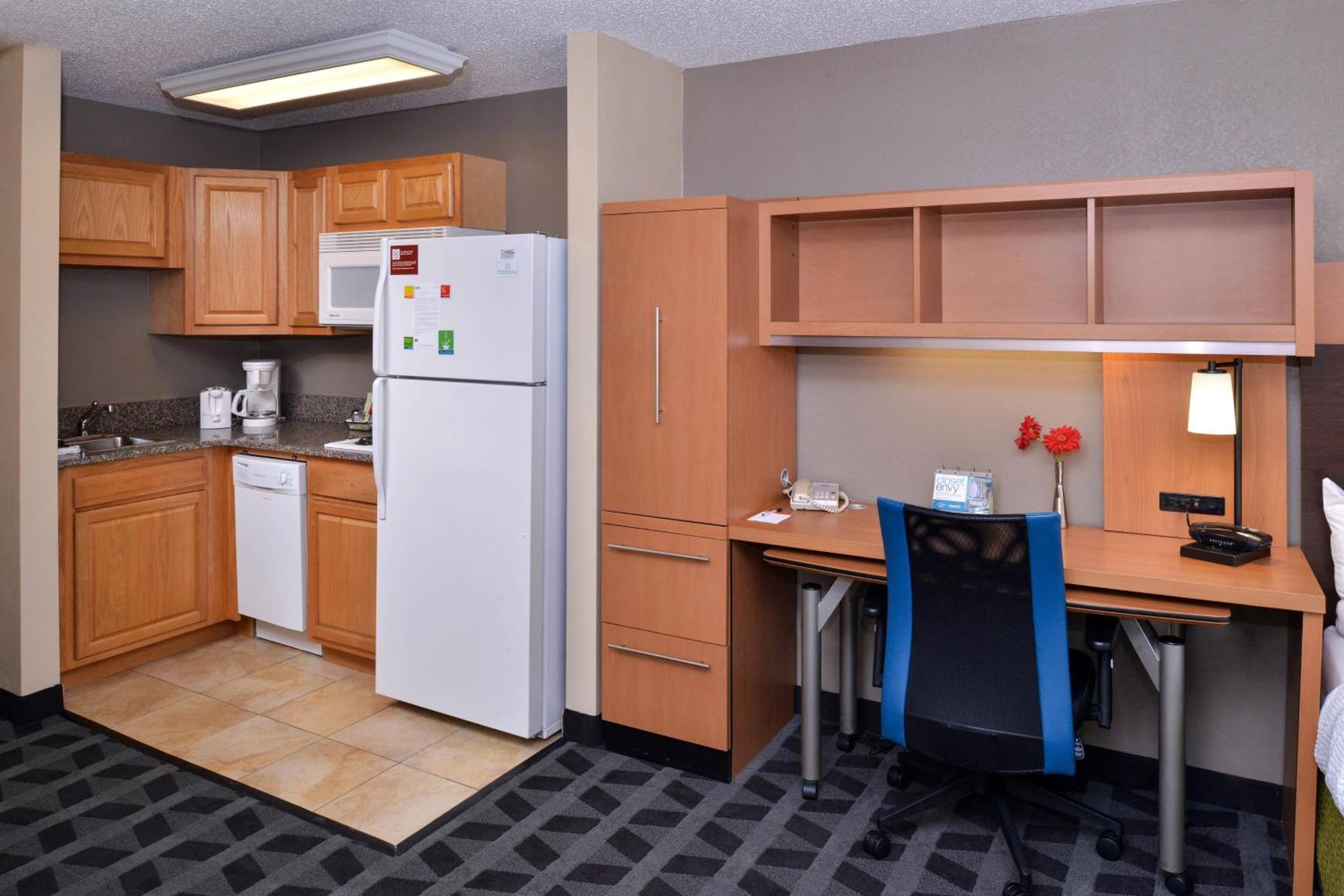 Towneplace Suites Detroit Воррен Екстер'єр фото