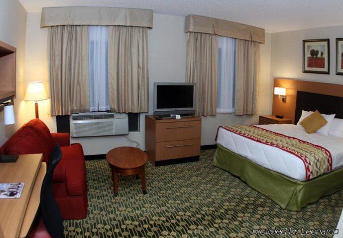 Towneplace Suites Detroit Воррен Екстер'єр фото