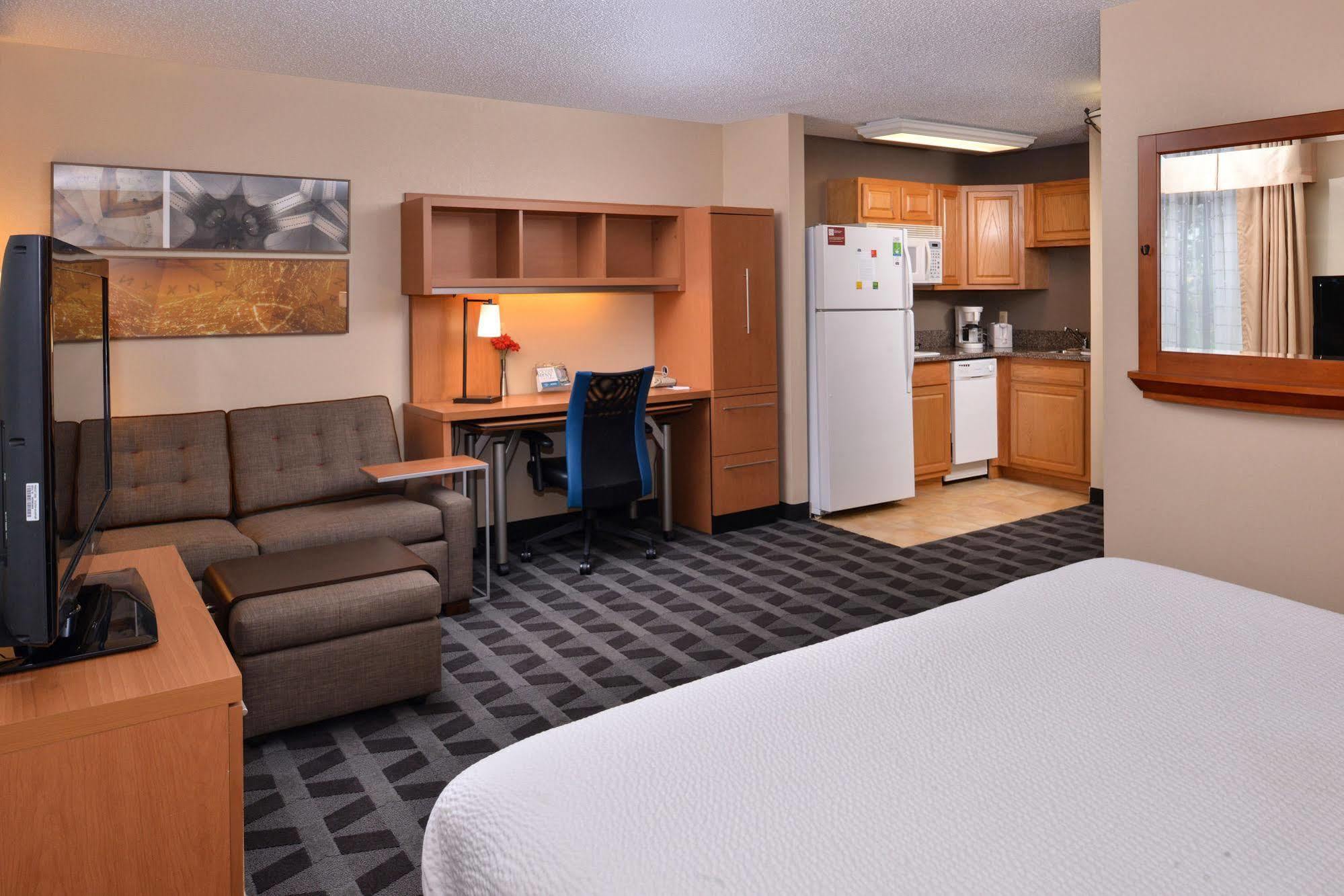 Towneplace Suites Detroit Воррен Екстер'єр фото