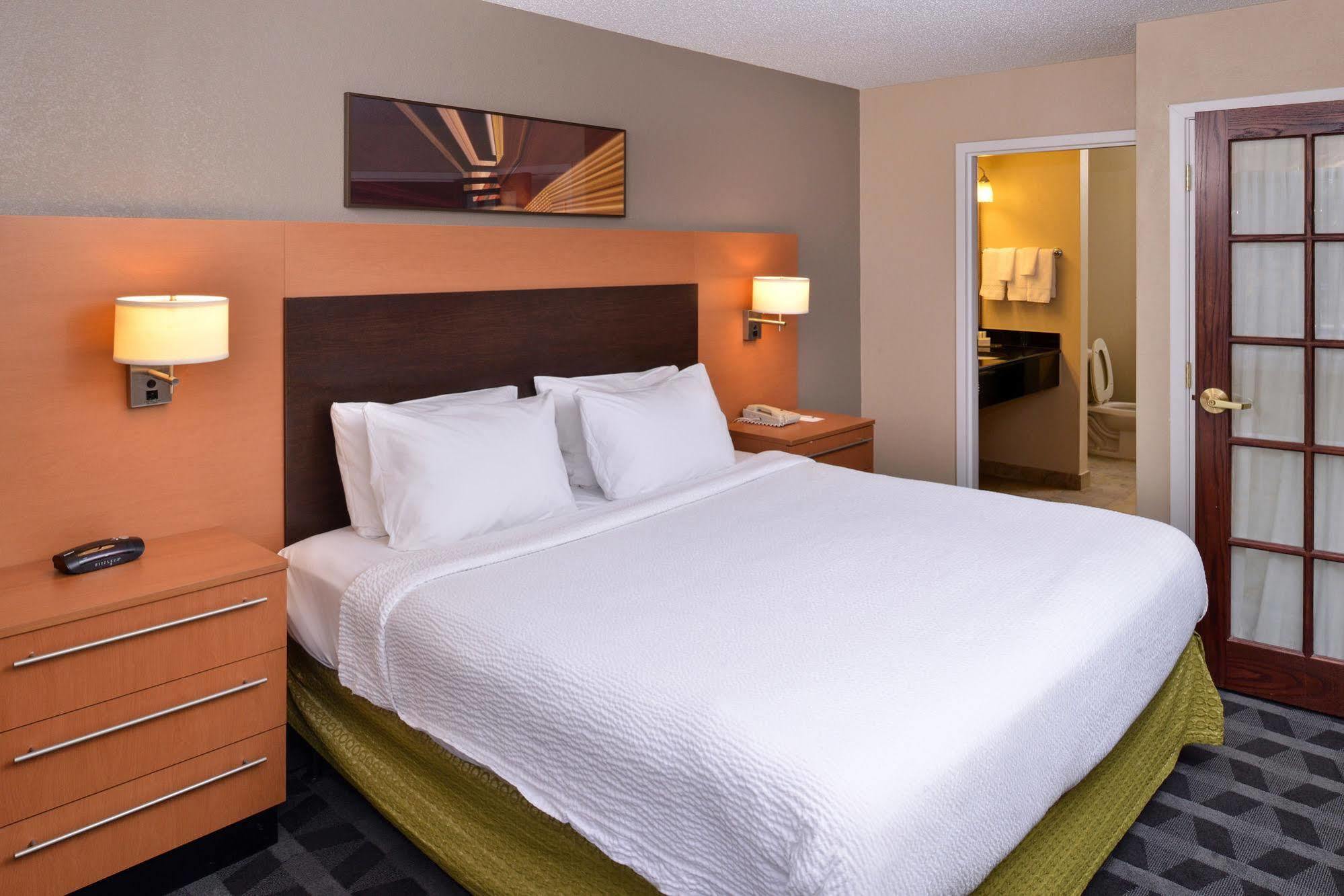 Towneplace Suites Detroit Воррен Екстер'єр фото
