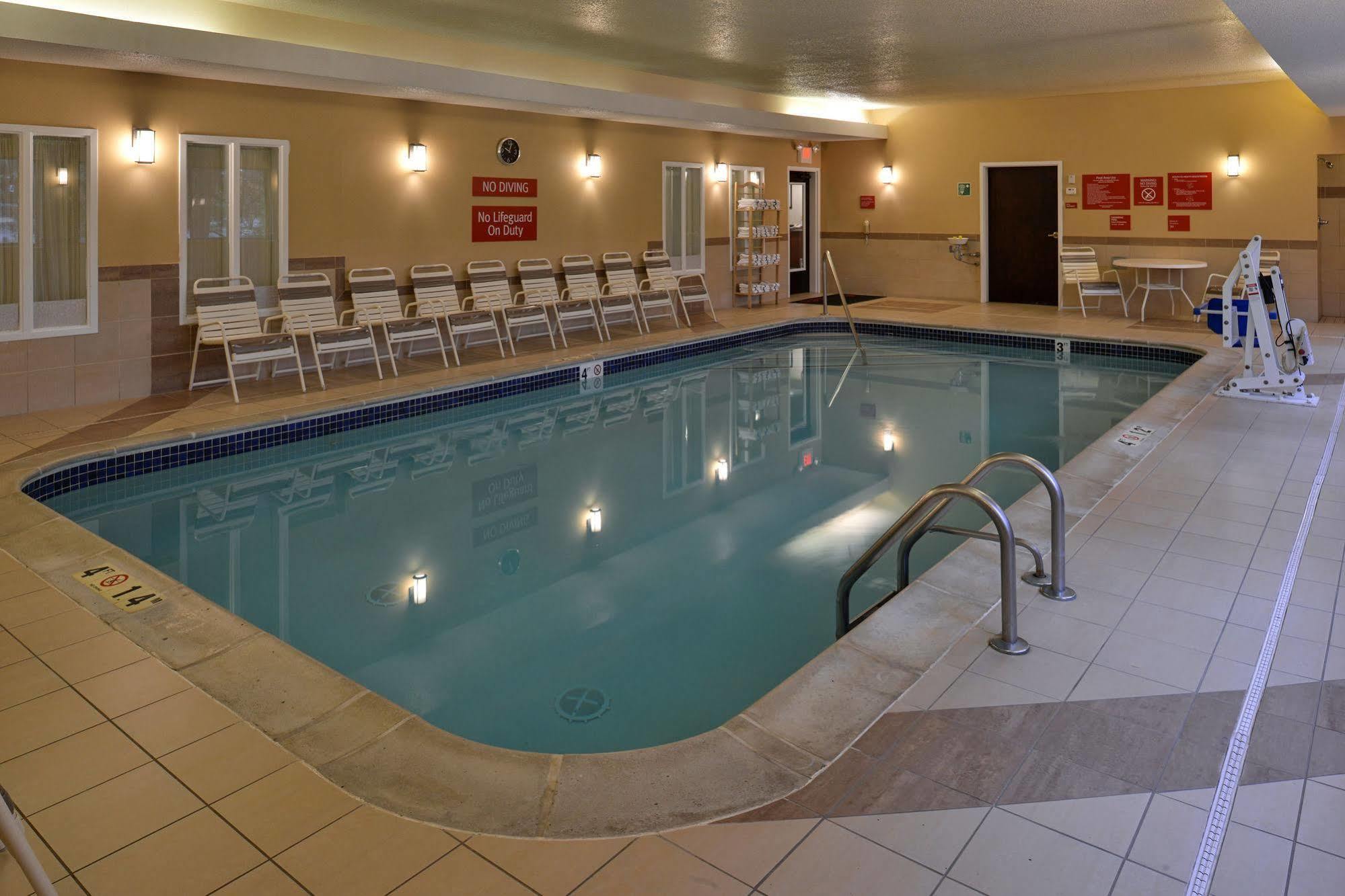 Towneplace Suites Detroit Воррен Екстер'єр фото